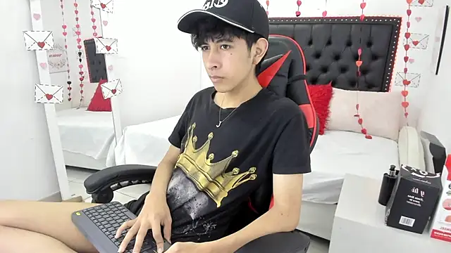 julian xx online show from February 23, 2026, 7:33 pm