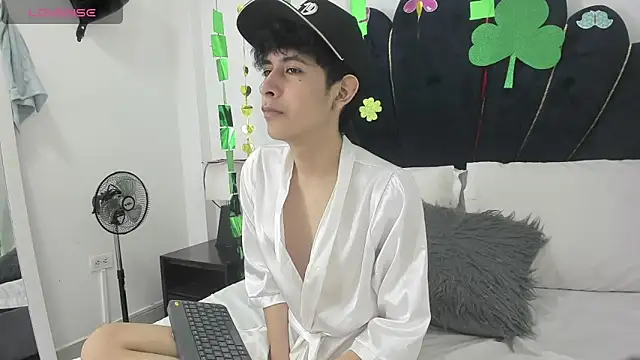 julian xx online show from March 4, 2026, 7:09 pm