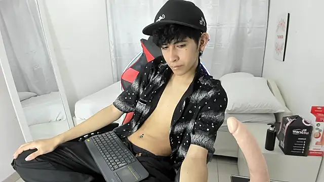 julian xx online show from March 11, 2026, 7:09 pm