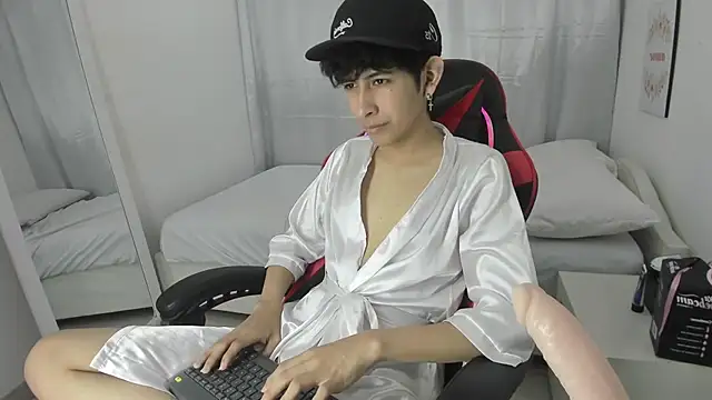 julian xx online show from March 24, 2026, 7:08 pm