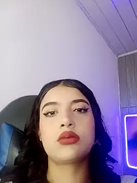 honeyluxe  online show from February 12, 2026, 3:56 am