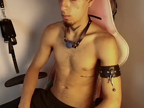 Snapshot of dark_rosse chatting on February 8, 2026, 10:57 pm dark rosse online show from February 8, 2026, 10:57 pm