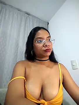 KATALINA SANTANA  online show from April 18, 2026, 12:25 am