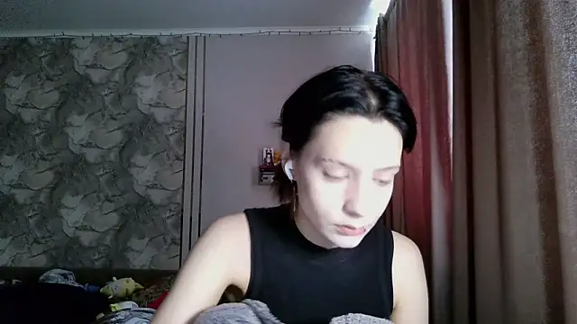 Snapshot of LxayBloom chatting on February 16, 2026, 9:16 am LxayBloom online show from February 16, 2026, 9:16 am