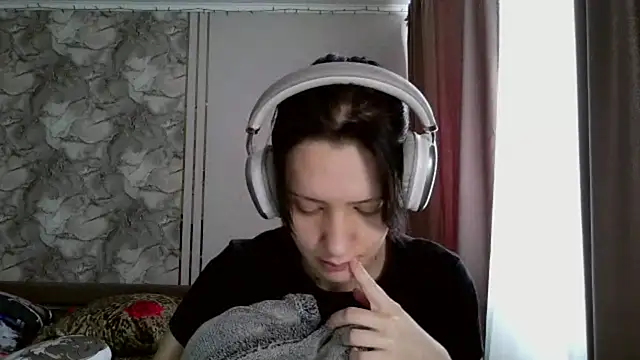 Snapshot of LxayBloom chatting on February 21, 2026, 9:10 am LxayBloom online show from February 21, 2026, 9:10 am