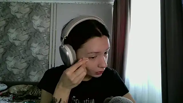 Snapshot of LxayBloom chatting on February 22, 2026, 9:41 am LxayBloom online show from February 22, 2026, 9:41 am