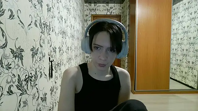 LxayBloom online show from April 13, 2026, 12:05 am