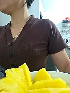 moon baby99 online show from April 5, 2026, 10:01 am