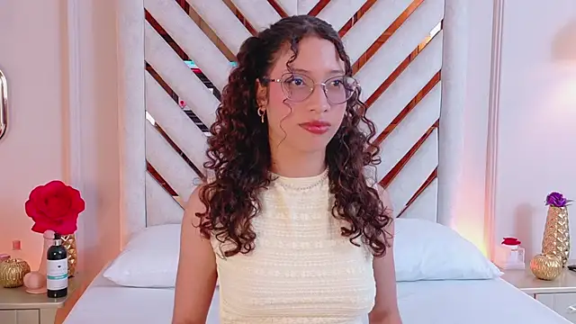 Snapshot of Suzie-Bingham chatting on January 10, 2026, 9:05 pm Suzie-Bingham online show from January 10, 2026, 9:05 pm