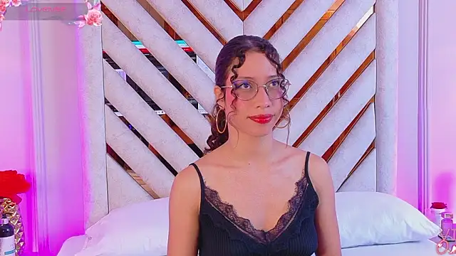 Snapshot of Suzie-Bingham chatting on January 15, 2026, 7:39 pm Suzie-Bingham online show from January 15, 2026, 7:39 pm