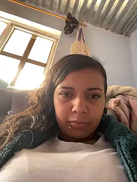 cinthia2011 online show from January 16, 2026, 4:44 pm