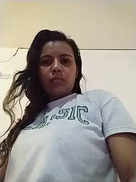 cinthia2011 online show from February 27, 2026, 9:04 pm