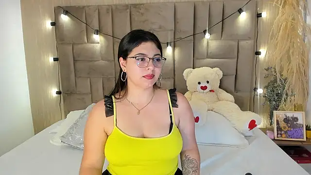 Snapshot of MiiaGreys chatting on January 16, 2026, 8:24 pm MiiaGreys online show from January 16, 2026, 8:24 pm