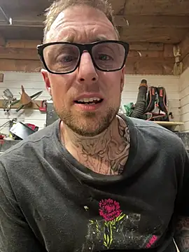 WIDBIGWHITECOCK online show from February 3, 2026, 6:22 am