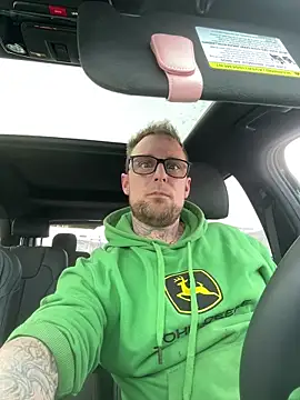 WIDBIGWHITECOCK online show from March 5, 2026, 9:44 pm