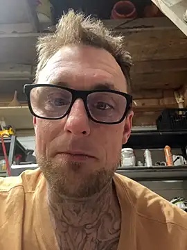 WIDBIGWHITECOCK online show from March 28, 2026, 6:13 am