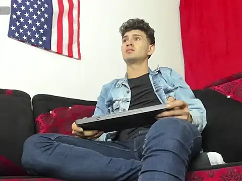 Snapshot of camilo_model chatting on January 14, 2026, 5:13 am camilo model online show from January 14, 2026, 5:13 am