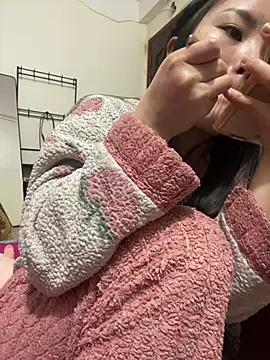 lealia699 online show from February 8, 2026, 2:42 pm