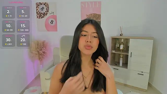 Sussan Monroe online show from April 3, 2026, 10:41 pm