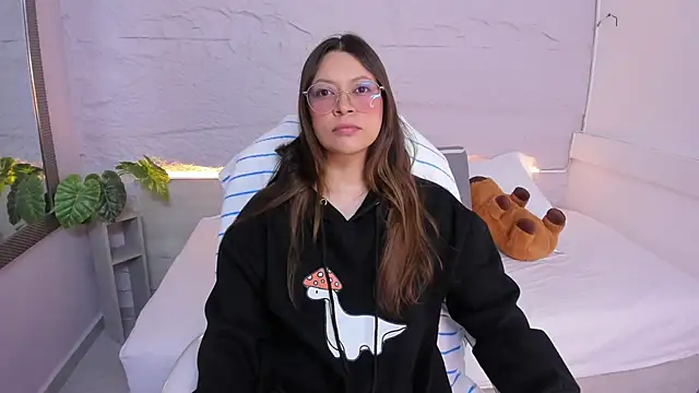 Snapshot of lanna_18_ chatting on April 14, 2026, 12:00 pm lanna 18 online show from April 14, 2026, 12:00 pm