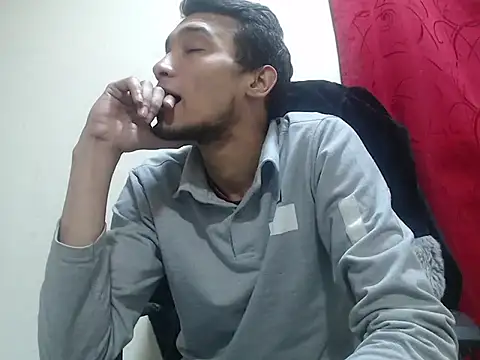 Calientes96 online show from February 17, 2026, 4:09 am