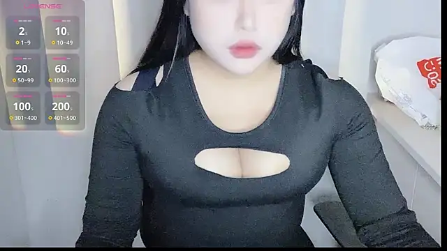 Missqiu-w online show from January 6, 2026, 8:18 am