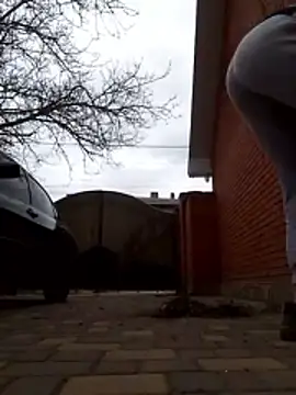 Lily Viola online show from April 8, 2026, 6:35 am