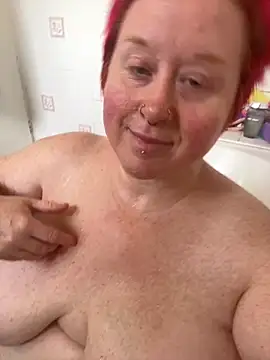 BustyRedxx online show from April 22, 2026, 8:39 am