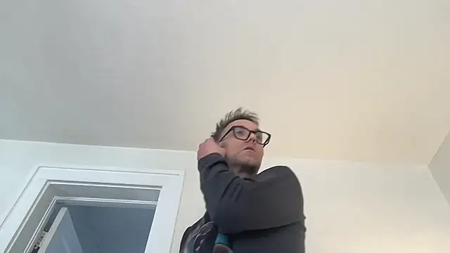 Snapshot of wolverinedream chatting on February 21, 2026, 9:49 pm wolverinedream online show from February 21, 2026, 9:49 pm