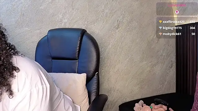 tanisha  lux online show from April 12, 2026, 11:32 pm