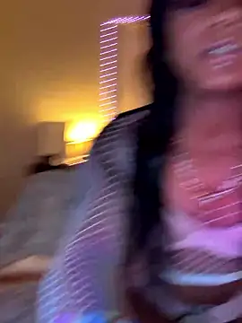 xouniq online show from January 10, 2026, 11:53 pm