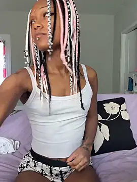 xouniq online show from February 24, 2026, 7:34 pm