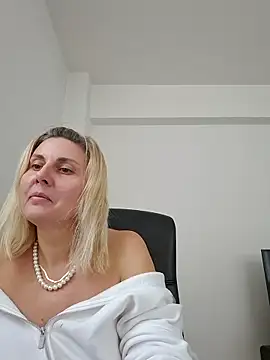 Amelia9798 online show from February 14, 2026, 7:38 am