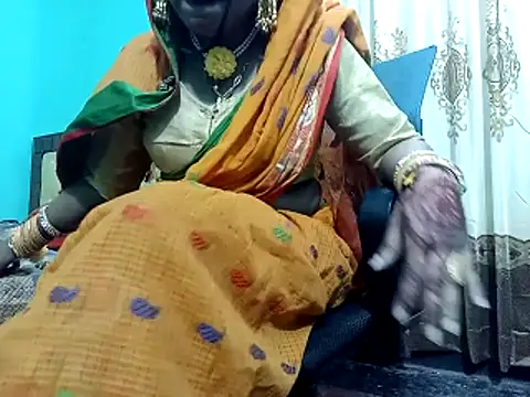 Snapshot of Hotshila6910 chatting on February 10, 2026, 10:25 pm Hotshila6910 online show from February 10, 2026, 10:25 pm