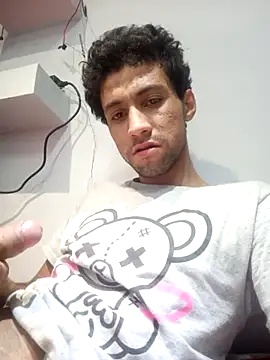 Snapshot of AlejandreBy chatting on February 15, 2026, 10:06 pm AlejandreBy online show from February 15, 2026, 10:06 pm