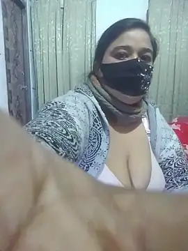 momo loves online show from February 8, 2026, 10:35 pm