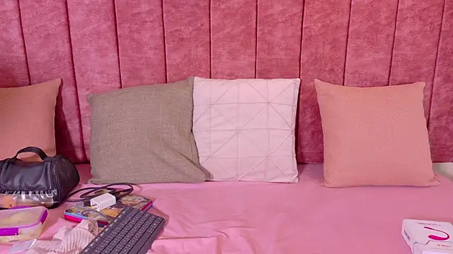 Snapshot of Mayleeth chatting on February 22, 2026, 12:26 pm Mayleeth online show from February 22, 2026, 12:26 pm