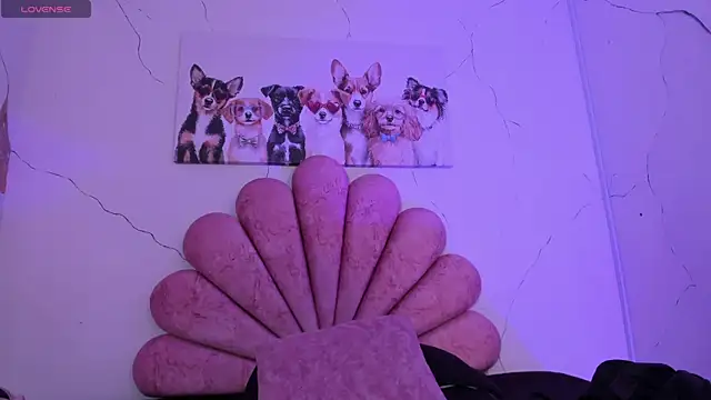 Violett hott  online show from January 7, 2026, 12:51 pm