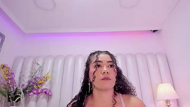 CamilaCastillo online show from June 10, 2026, 7:46 pm