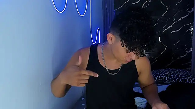 jamescurly00 online show from January 8, 2026, 11:07 pm