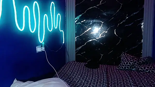 jamescurly00 online show from April 8, 2026, 8:36 am