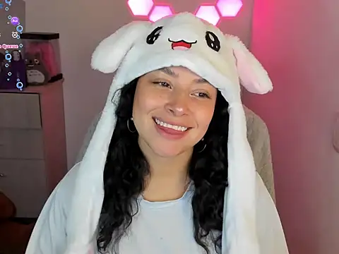 Snapshot of emillyaqua chatting on February 3, 2026, 10:15 pm emillyaqua online show from February 3, 2026, 10:15 pm