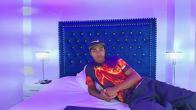 Snapshot of Cristal_and_luke chatting on March 1, 2026, 3:30 am Cristal and luke online show from March 1, 2026, 3:30 am