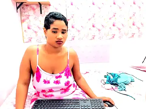 ebonyskylar694u online show from January 13, 2026, 8:08 am