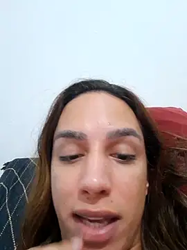 ofjuliaa online show from March 16, 2026, 5:44 am