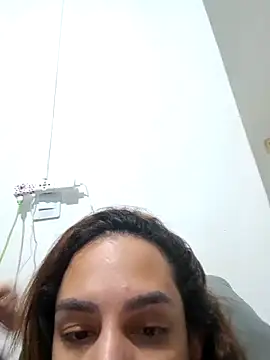 ofjuliaa online show from April 5, 2026, 4:53 am