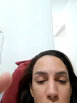 ofjuliaa online show from May 17, 2026, 5:38 am