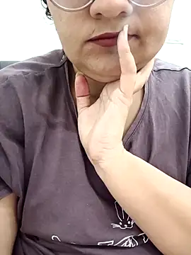 piryasharma005 online show from February 13, 2026, 6:26 pm