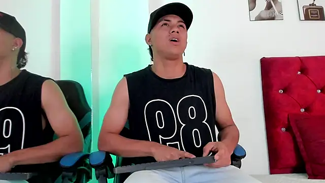 Liamsubtle01 online show from April 10, 2026, 5:28 pm