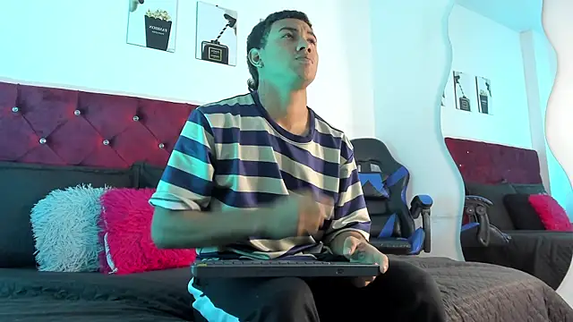 Liamsubtle01 online show from May 14, 2026, 11:06 am